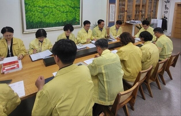 본문 이미지 - 충북교육청 국가정보자원관리원 화재 관련 긴급 비상회의&#40;충북교육청 제공. 재판매 및 DB금지&#41;/뉴스1