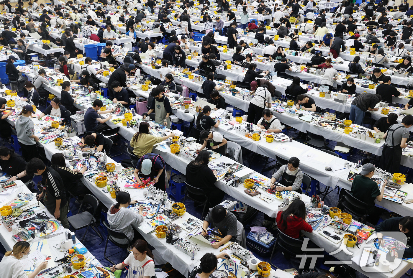 (서울=뉴스1) 오대일 기자 = 28일 서울 노원구 삼육대학교 체육관에서 열린 2026학년도 아트앤디자인학과 수시모집 미술 실기고사에서 수험생들이 평소 갈고 닦은 실력을 뽐내고 있 …