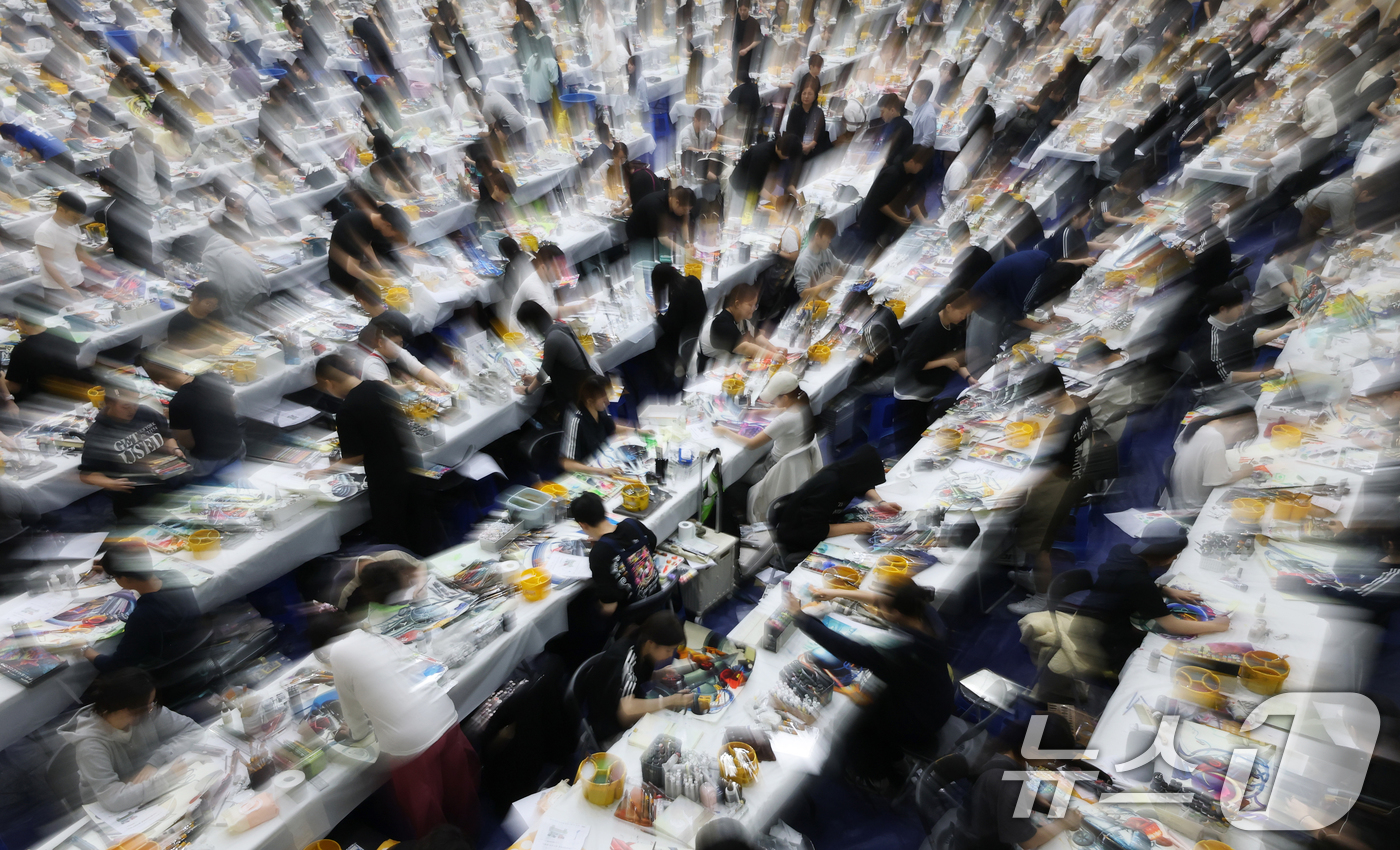 (서울=뉴스1) 오대일 기자 = 28일 서울 노원구 삼육대학교 체육관에서 열린 2026학년도 아트앤디자인학과 수시모집 미술 실기고사에서 수험생들이 평소 갈고 닦은 실력을 뽐내고 있 …