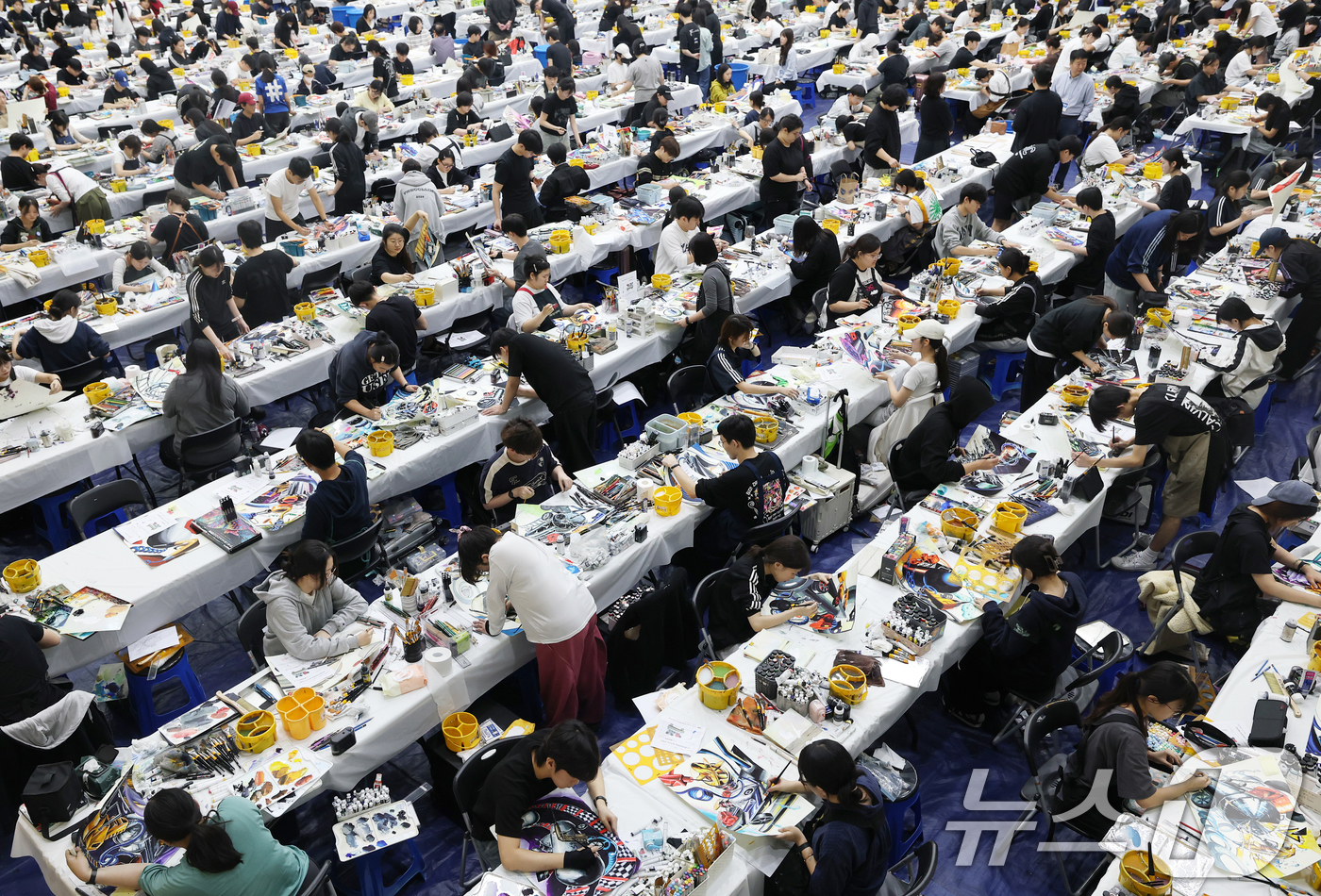 (서울=뉴스1) 오대일 기자 = 28일 서울 노원구 삼육대학교 체육관에서 열린 2026학년도 아트앤디자인학과 수시모집 미술 실기고사에서 수험생들이 평소 갈고 닦은 실력을 뽐내고 있 …