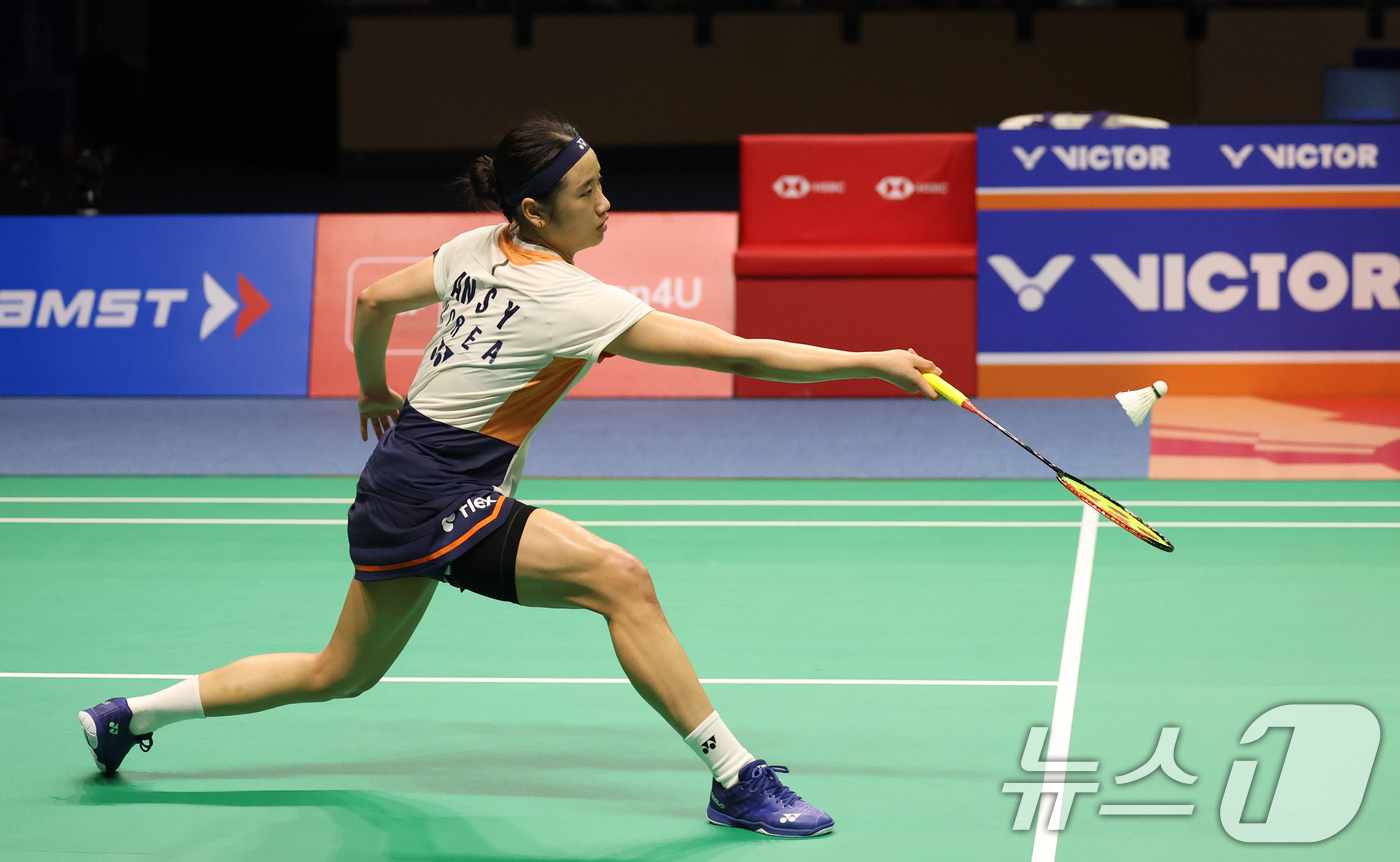 (수원=뉴스1) 김영운 기자 = 안세영이 28일 경기 수원시 장안구 수원종합운동장에서 열린 '2025 세계배드민턴연맹(BWF) 월드 투어 코리아오픈(슈퍼 500)' 여자단식 일본 …