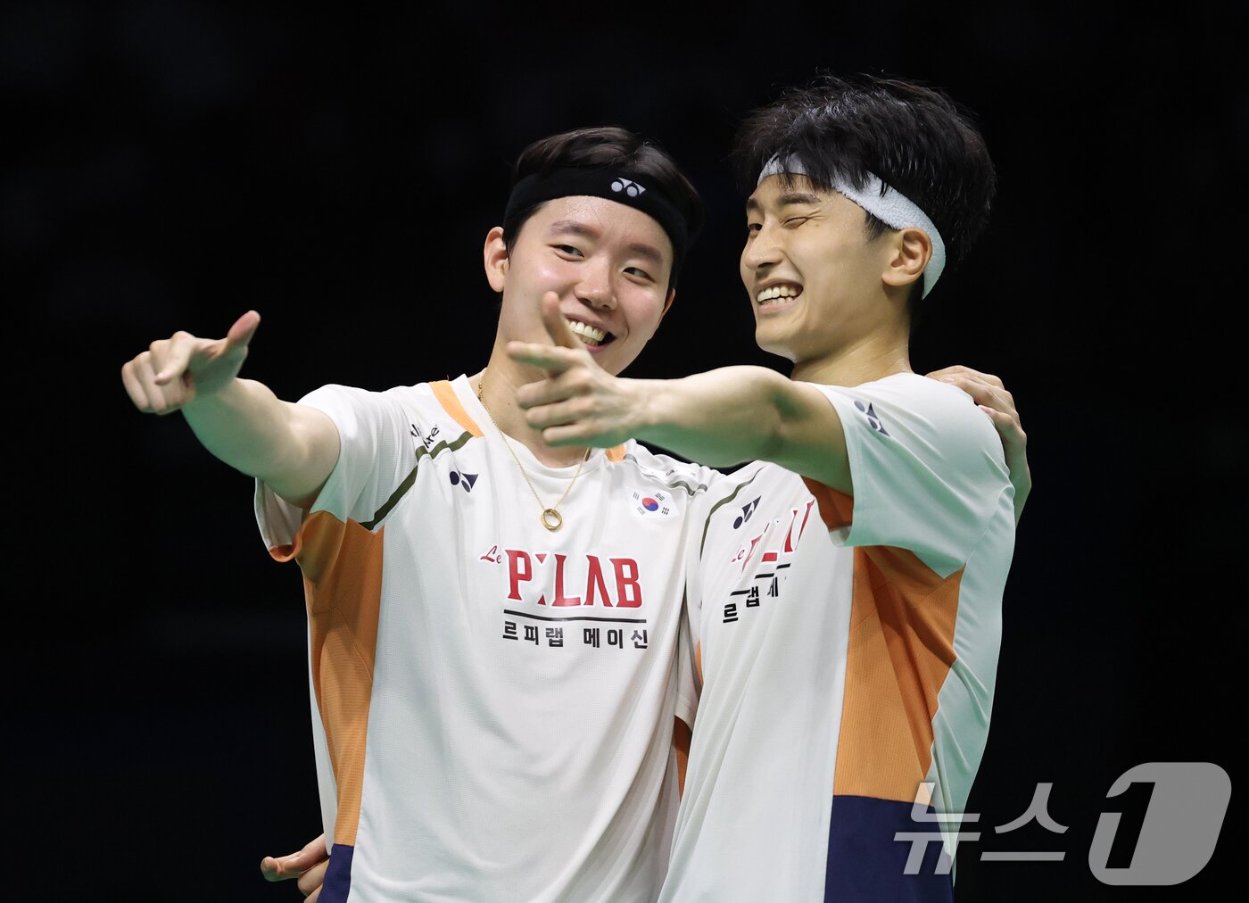 본문 이미지 - 배드민턴 남자복식 최강으로 자리매김한 서승재(왼쪽)-김원호. 2025.9.28 ⓒ 뉴스1 김영운 기자