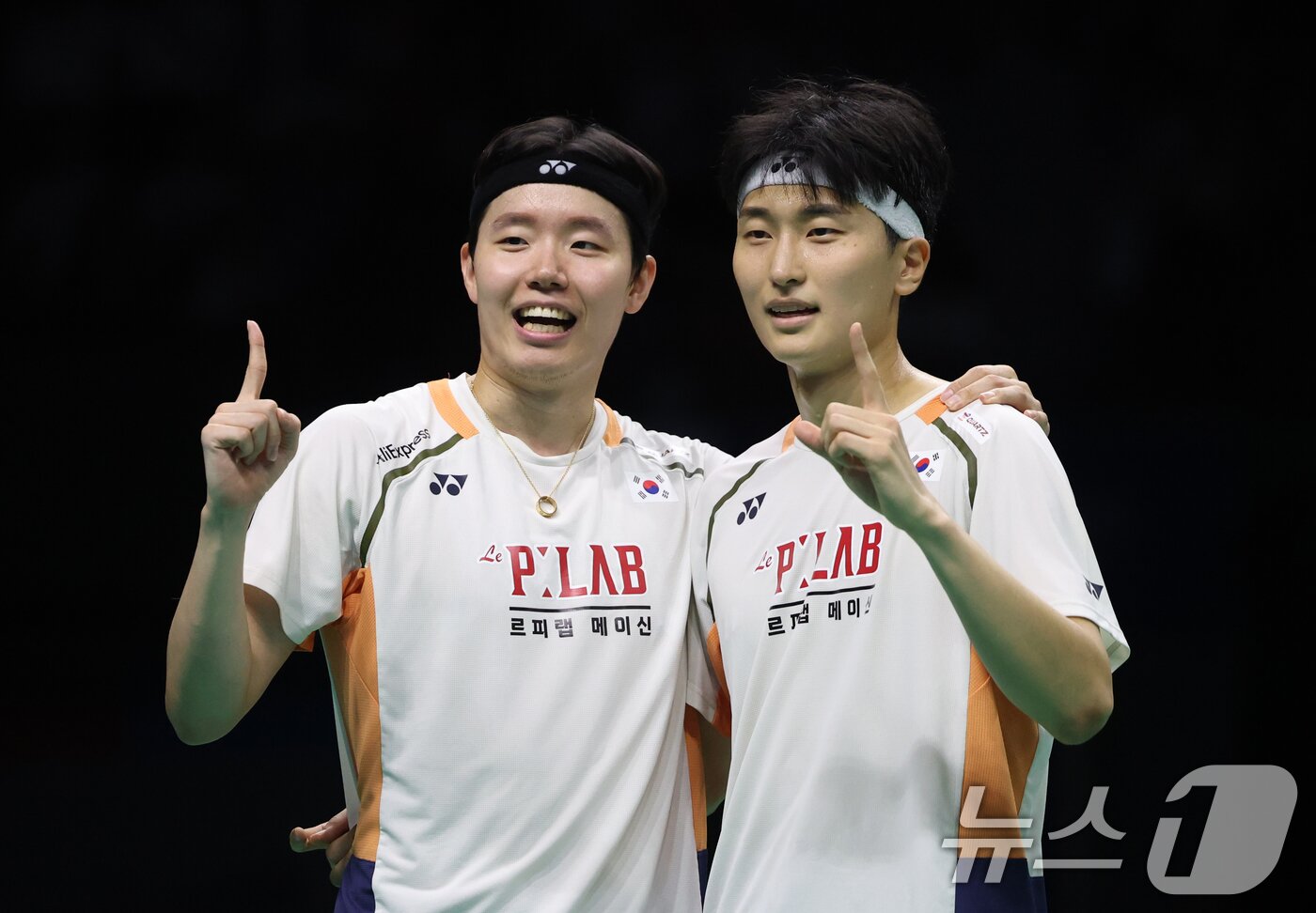 본문 이미지 - 말레이시아 오픈에서 정상에 오른 남자 복식 김원호(오른쪽)와 서승재. /뉴스1 ⓒ News1 김영운 기자