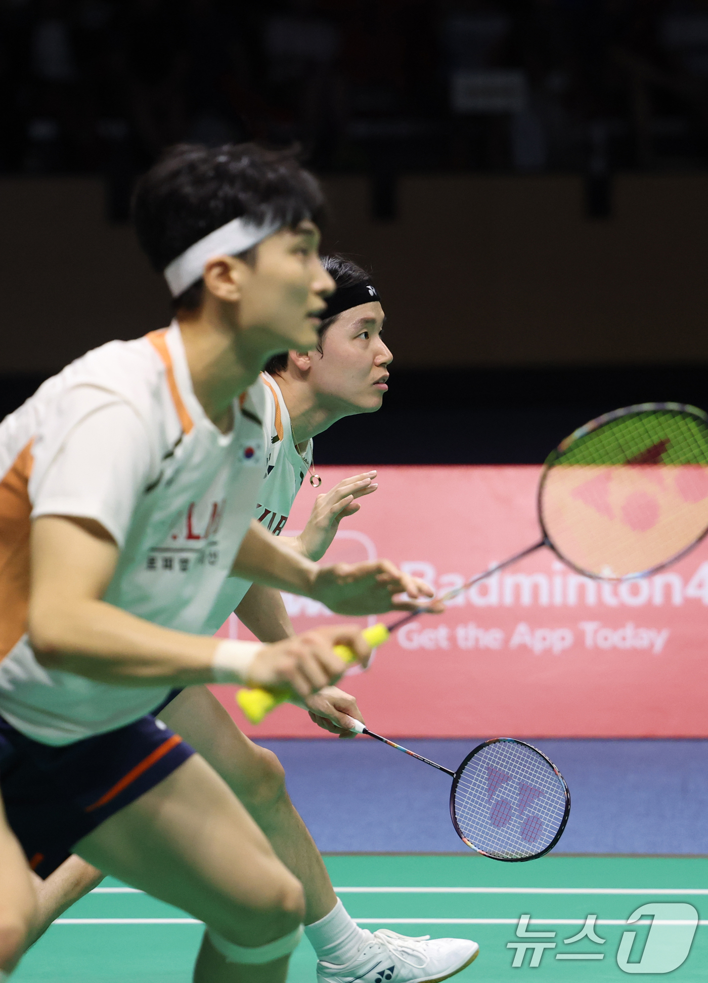 (수원=뉴스1) 김영운 기자 = 김원호, 서승재가 28일 경기 수원시 장안구 수원종합운동장에서 열린 '2025 세계배드민턴연맹(BWF) 월드 투어 코리아오픈(슈퍼 500)' 남자복 …