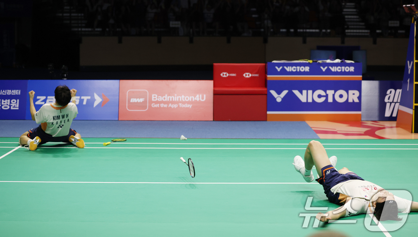 (수원=뉴스1) 김영운 기자 = 김원호, 서승재가 28일 경기 수원시 장안구 수원종합운동장에서 열린 '2025 세계배드민턴연맹(BWF) 월드 투어 코리아오픈(슈퍼 500)' 남자복 …