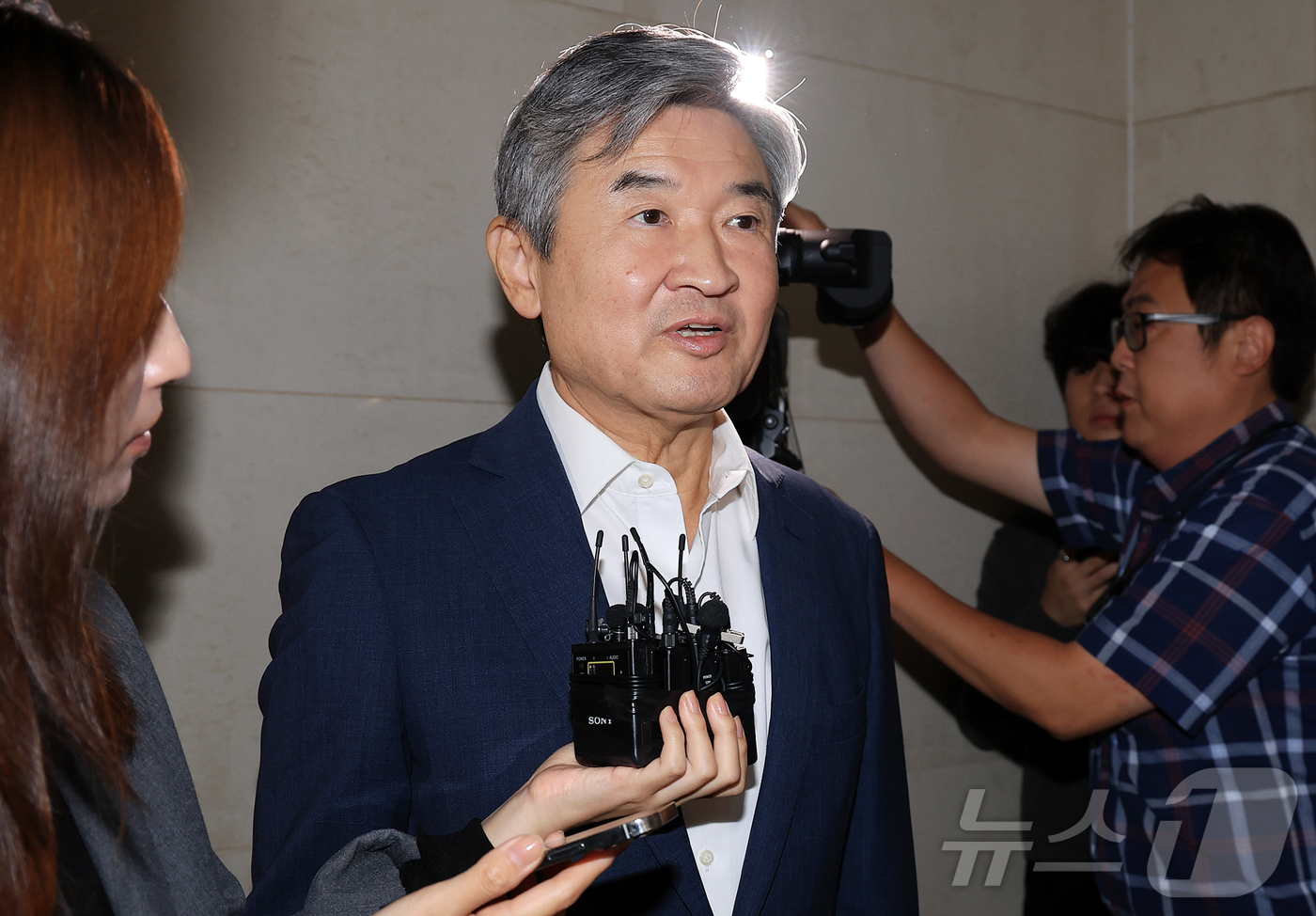 (서울=뉴스1) 김진환 기자 = 조태용 전 국정원장이 29일 오전 서울 서초구 순직해병 특검팀(이명현 특별검사) 사무실에서 조사를 받기 위해 출석하고 있다. 2025.9.29/뉴스 …