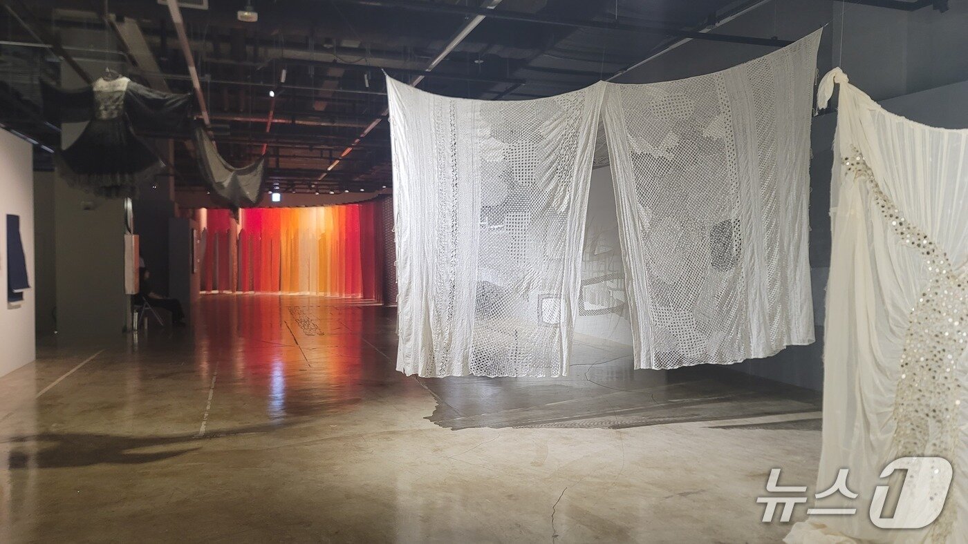 본문 이미지 - '2025청주공예비엔날레' 특별전(현대 트랜스로컬 시리즈)./뉴스1