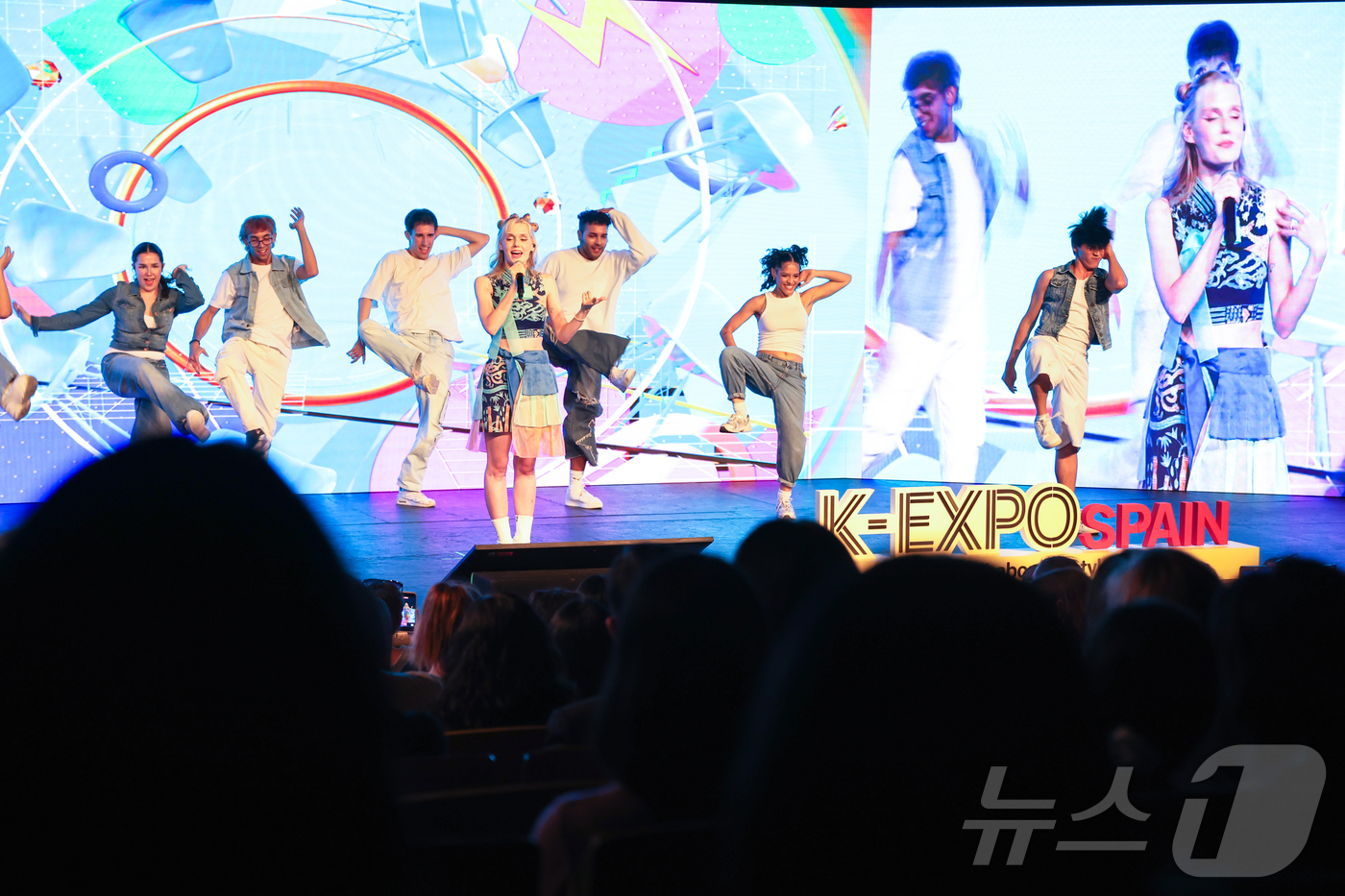(마드리드(스페인)=뉴스1) 이준성 기자 = ‘2025 스페인 K-박람회’ 개막 첫날인 28일(현지시간) 스페인 마드리드 아르테스 예술센터 페르난도 데 로하스 극장에서 K-OST …