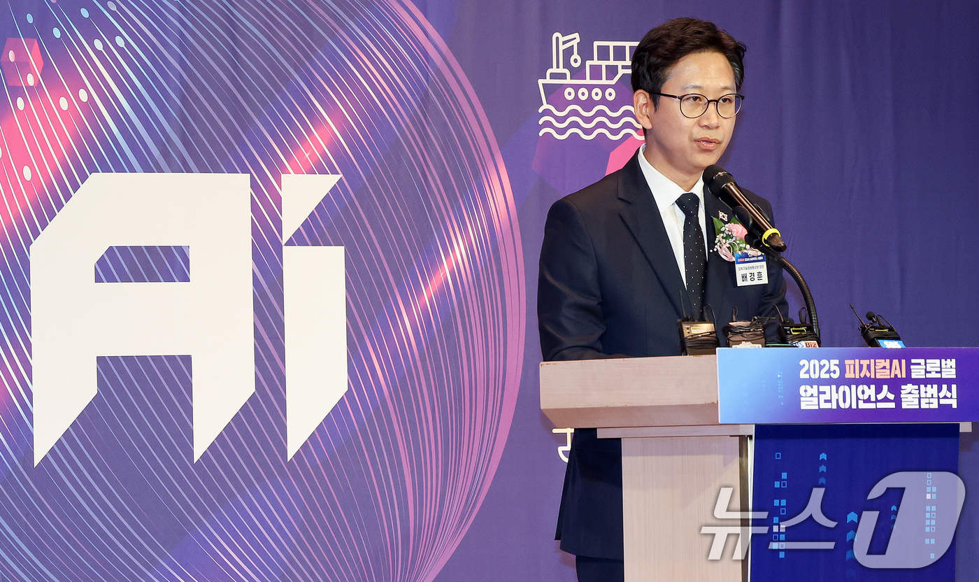 (서울=뉴스1) 이호윤 기자 = 배경훈 과학기술정보통신부 장관이 29일 서울 중구 앰버서더 서울 풀만 호텔에서 열린 ‘피지컬 AI 얼라이언스 출범식‘에서 개회사를 하고 있다. 이번 …