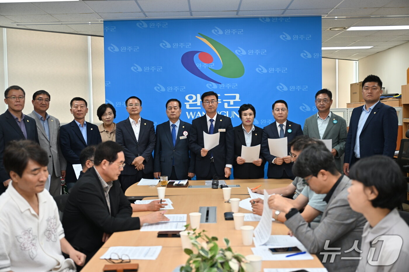 본문 이미지 - 완주군의회 기자회견&#40;의회 제공. 재판매 및 DB금지&#41;2025.9.29/뉴스1