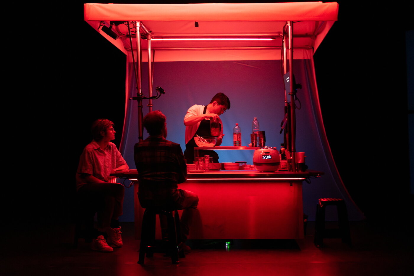 본문 이미지 - &#39;서울국제공연예술제&#39;에서 공연 예정인 연극 &#39;하리보 김치&#39;&#40;서울국제공연예술제 제공&#41;