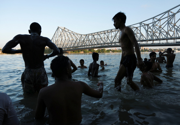인도 '청결 1위' 도시라는데…식수 오염에 9명 사망·200명 입원