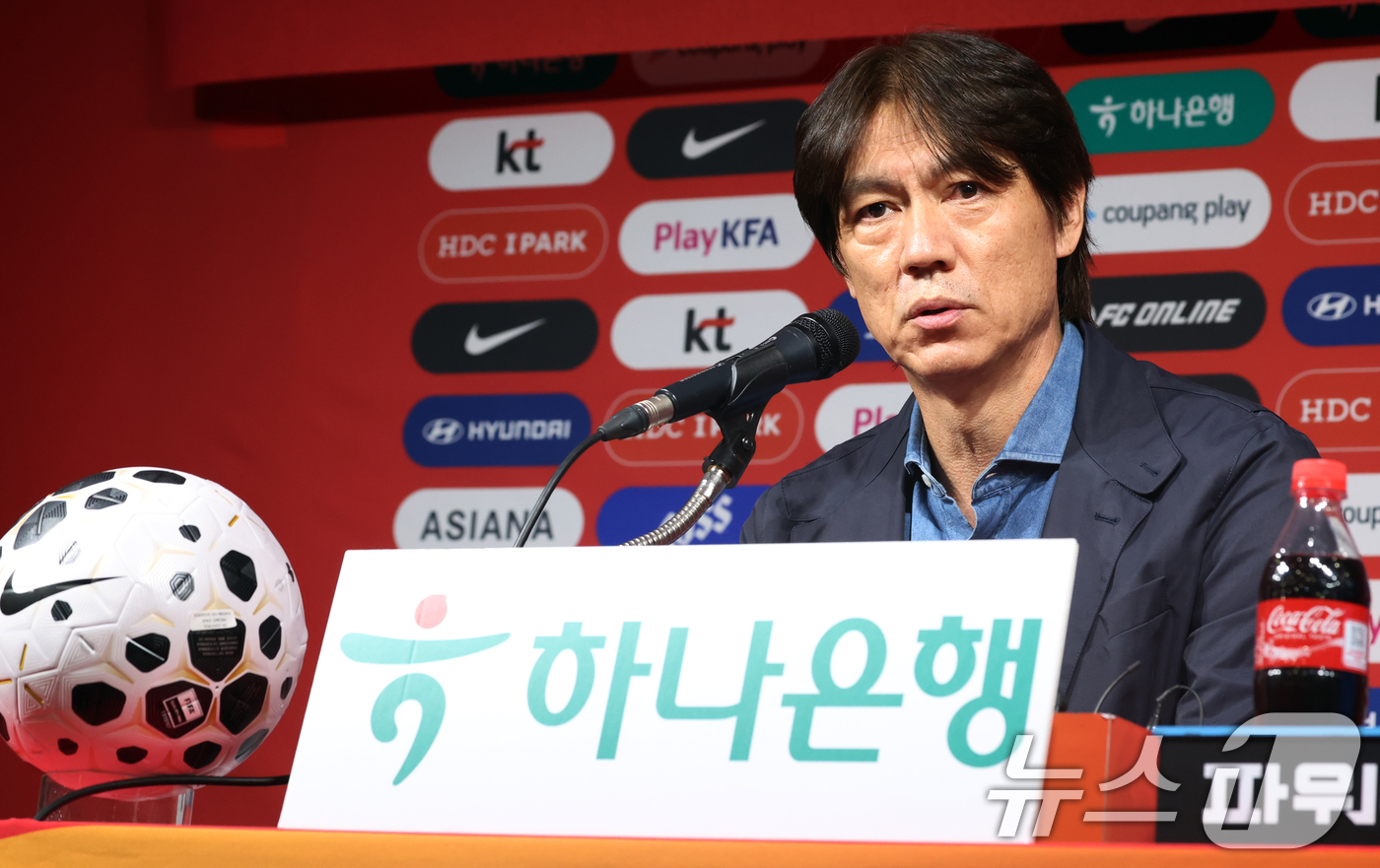 (서울=뉴스1) 김명섭 기자 = 홍명보 축구 국가대표팀 감독이 29일 서울 종로구 축구회관에서 하나은행 초청 축구국가대표팀 친선경기 10월 소집명단 발표를 하고 있다. 2025.9 …