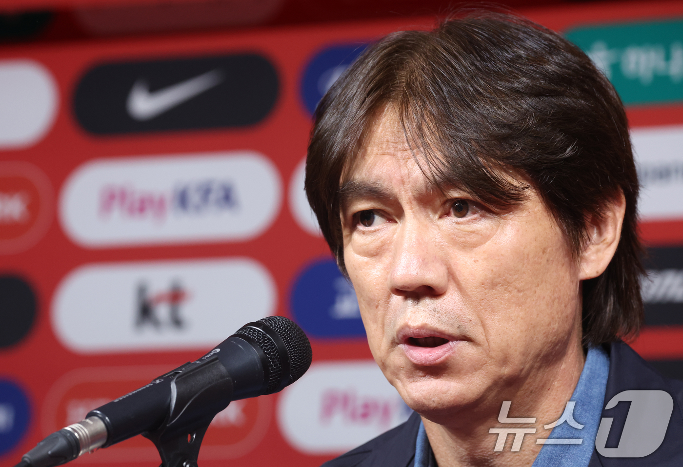 (서울=뉴스1) 김명섭 기자 = 홍명보 축구 국가대표팀 감독이 29일 서울 종로구 축구회관에서 하나은행 초청 축구국가대표팀 친선경기 10월 소집명단 발표를 하고 있다. 2025.9 …