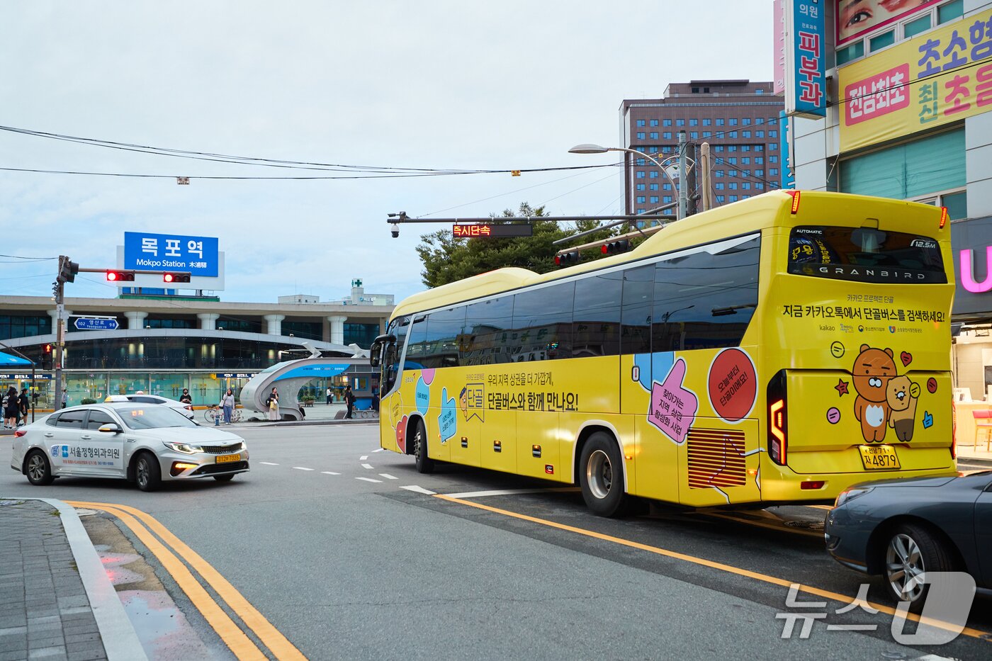 본문 이미지 - 카카오 상생사업 &#39;프로젝트 단골&#39;에서 올해부터 새롭게 선보이는 무료 셔틀 &#39;단골버스&#39; &#40;카카오 제공&#41;