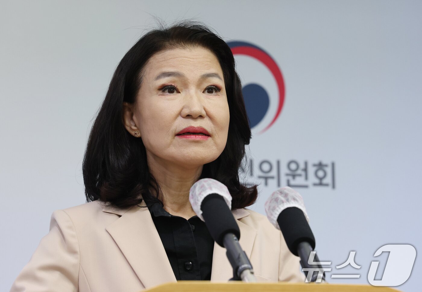 본문 이미지 - 이진숙 방송통신위원장이 29일 경기 과천시 정부과천청사 방송통신위원회 기자실에서 입장 표명을 하고 있다. 2025.9.29/뉴스1 ⓒ News1 김영운 기자