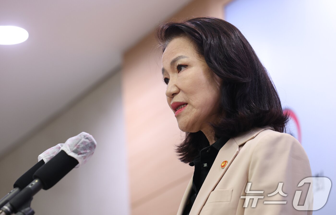 본문 이미지 - 이진숙 방송통신위원장이 지난 29일 경기 과천시 정부과천청사 방송통신위원회 기자실에서 입장 표명을 하고 있다. 2025.9.29/뉴스1 ⓒ News1 김영운 기자