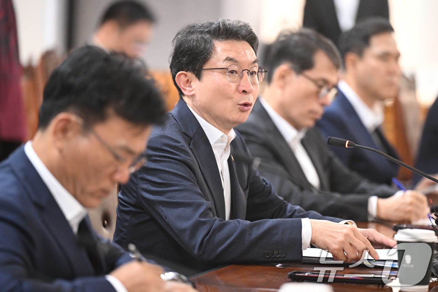 (서울=뉴스1) 박정호 기자 = 이억원 금융위원장이 29일 오후 서울 중구 은행회관에서 열린 금융위원장-은행장 간담회에서 모두 발언을 하고 있다. (공동취재) 2025.9.29/뉴 …