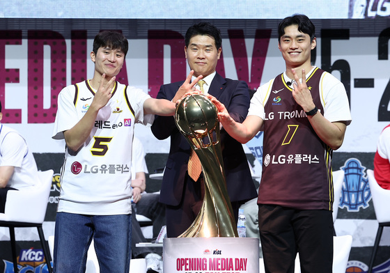 '견고한 방패' LG, 12년 만에 정규 1위…다음 목표는 첫 통합 우승