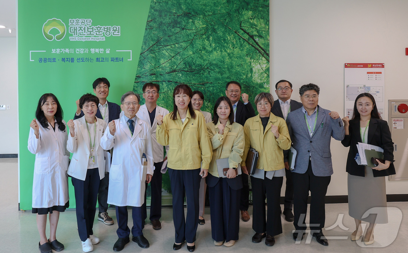 (대전=뉴스1) = 강윤진 국가보훈부 차관이 추석계기 보훈병원 응급진료 등 현장점검을 위해 29일 오전 대전보훈병원을 방문하여 응급실 및 재활센터등 시설을 점검 하고   의료진들과 …