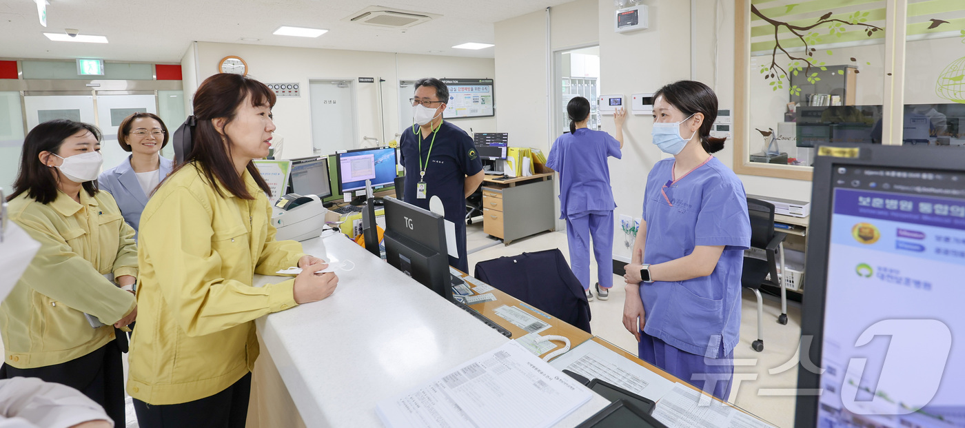 (대전=뉴스1) = 강윤진 국가보훈부 차관이 추석계기 보훈병원 응급진료 등 현장점검을 위해 29일 오전 대전보훈병원을 방문하여 응급실 및 재활센터등 시설을 점검 하고 있다.(국가보 …