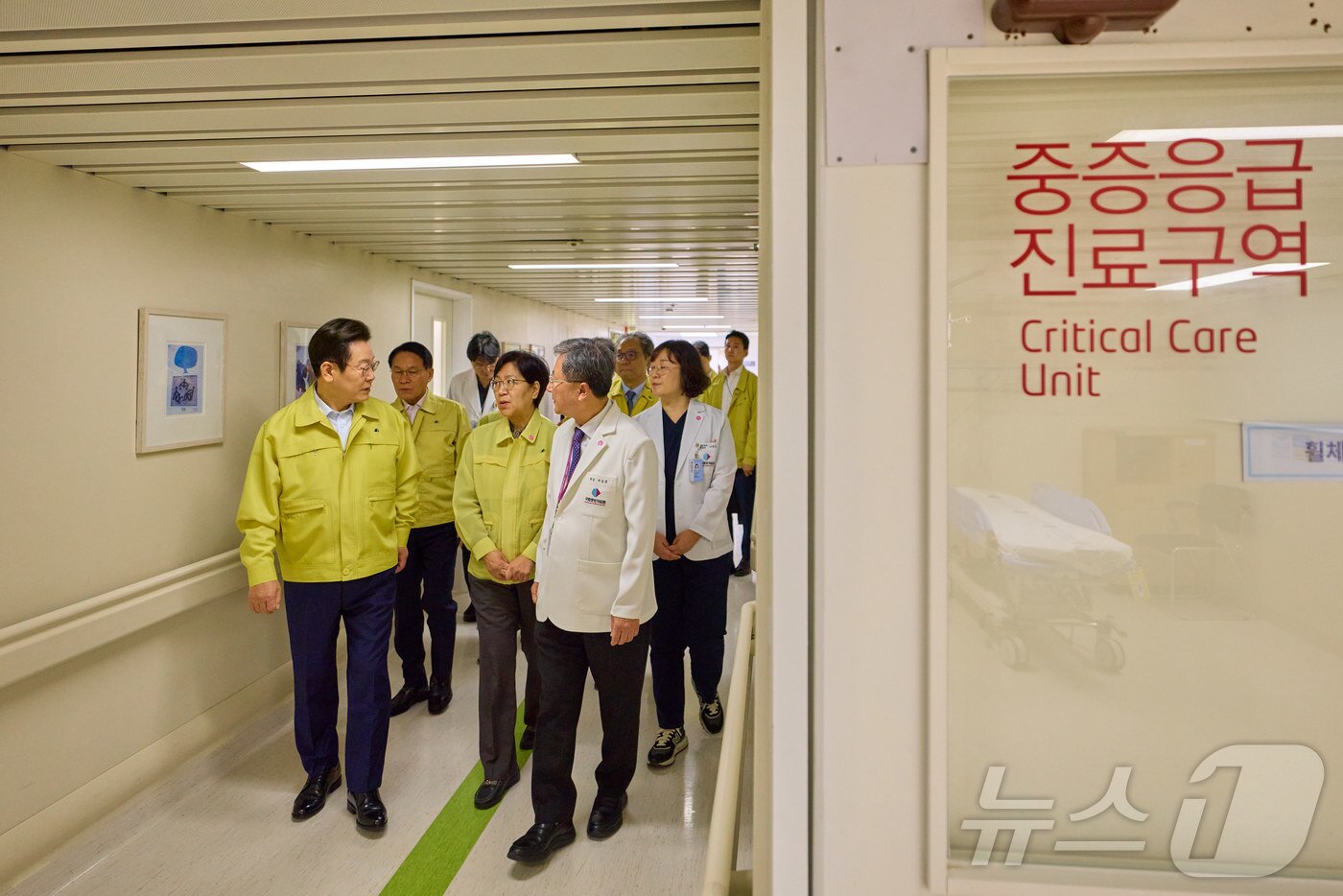 본문 이미지 - 이재명 대통령이 서울 중구 국립중앙의료원에서 이동하고 있다. &#40;대통령실 제공. 재판매 및 DB 금지&#41; 2025.9.29/뉴스1 ⓒ News1 이재명 기자