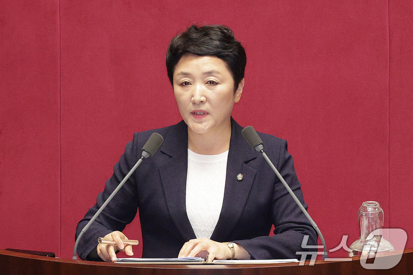 본문 이미지 - 전진숙 더불어민주당 의원이 29일 서울 여의도 국회에서 열린 제429회 국회&#40;정기회&#41; 제9차 본회의에서 국회에서의 증언·감정 등에 관한 법률 일부개정법률안&#40;대안&#41;에 대한 무제한토론&#40;필리버스터&#41;을 하고 있다. 2025.9.29/뉴스1 ⓒ News1 신웅수 기자