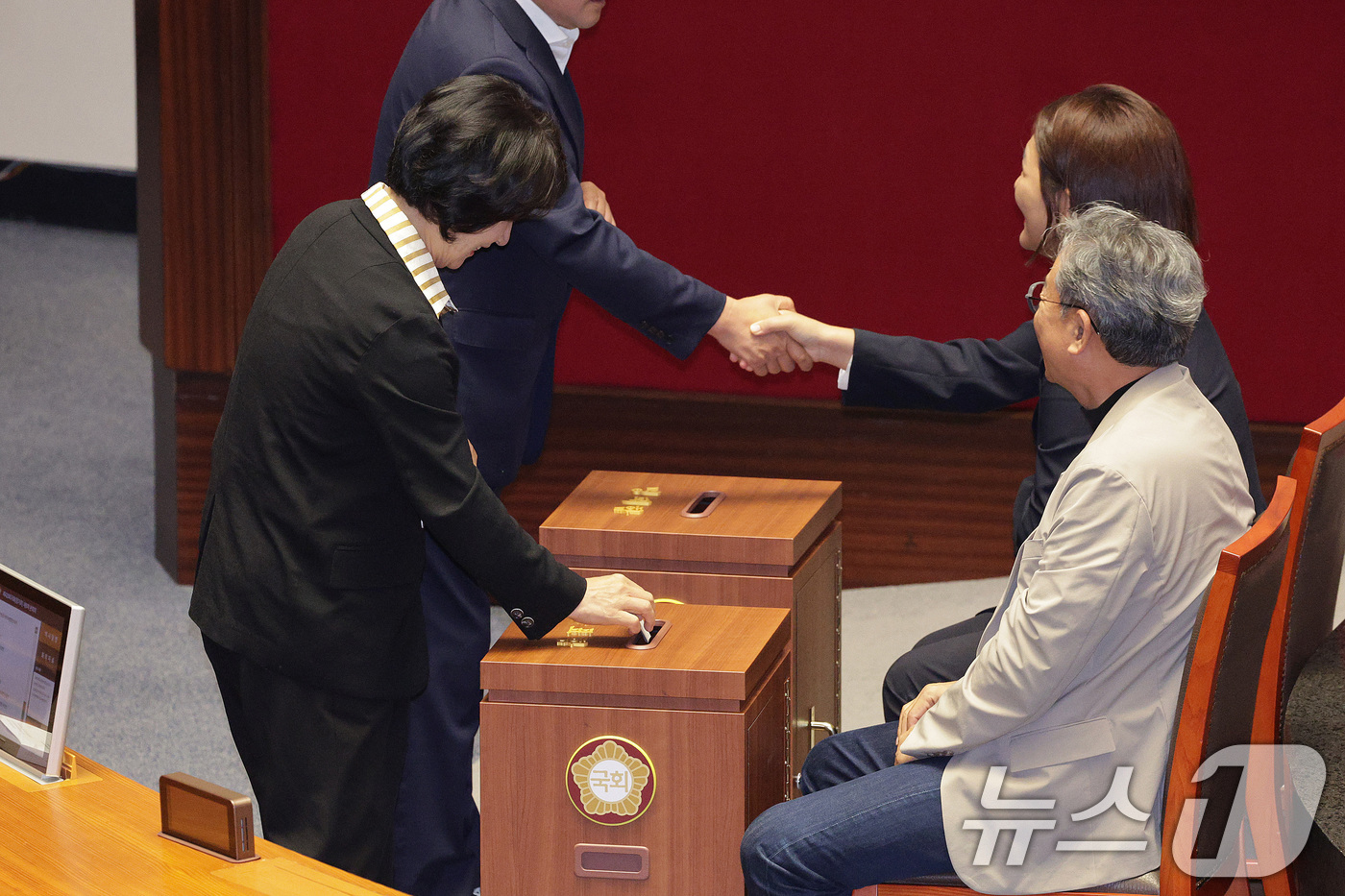 (서울=뉴스1) 신웅수 기자 = 추미애 더불어민주당 의원이 29일 서울 여의도 국회에서 열린 제429회 국회(정기회) 제9차 본회의에서 국회에서의 증언·감정 등에 관한 법률 일부개 …