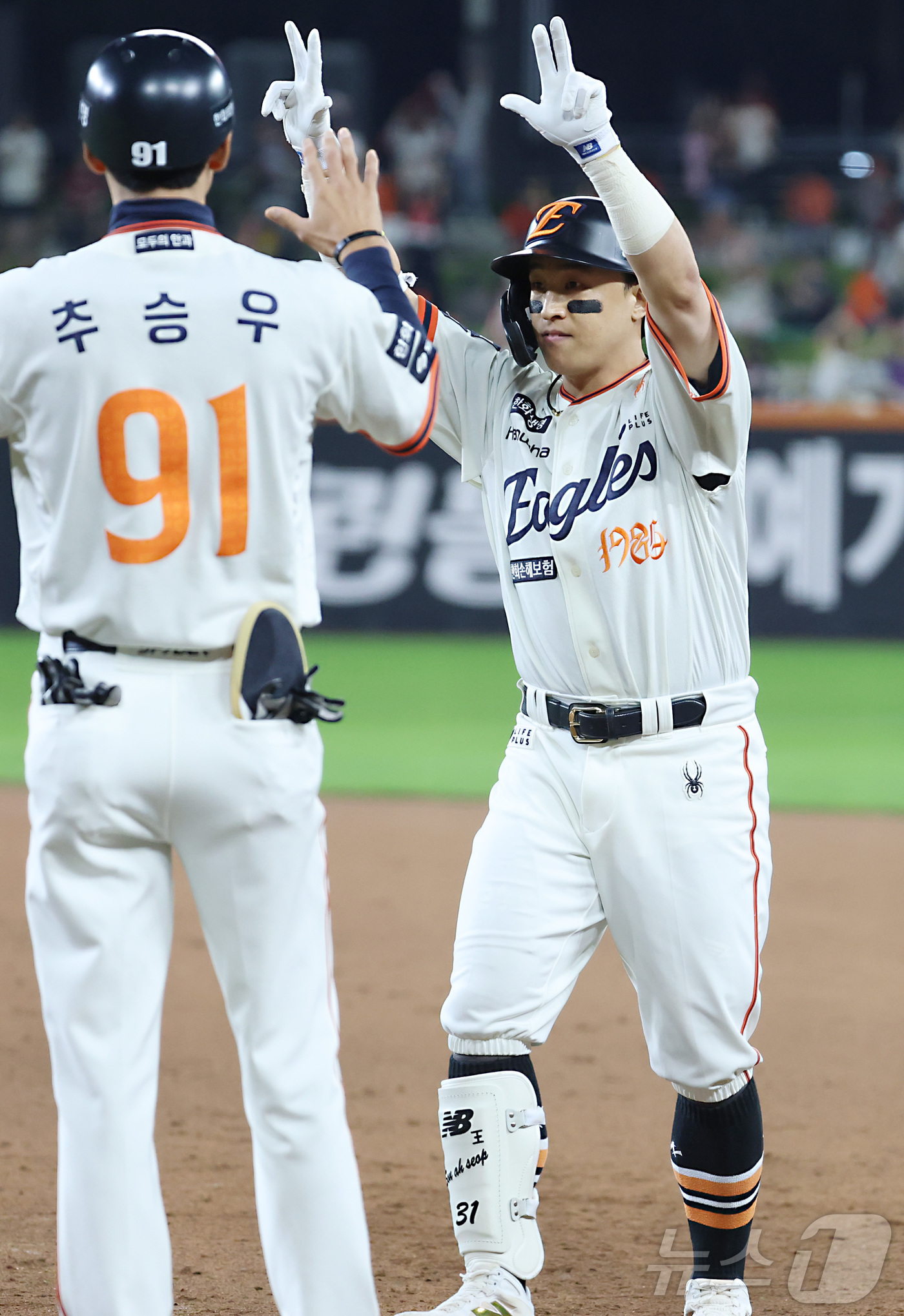 (대전=뉴스1) 김기남 기자 = 29일 대전 한화생명볼파크에서 열린 프로야구 '2025 신한 SOL 뱅크 KBO리그' 한화이글스 대 LG트윈스 경기에서 한화  손아섭이 6회말 2사 …