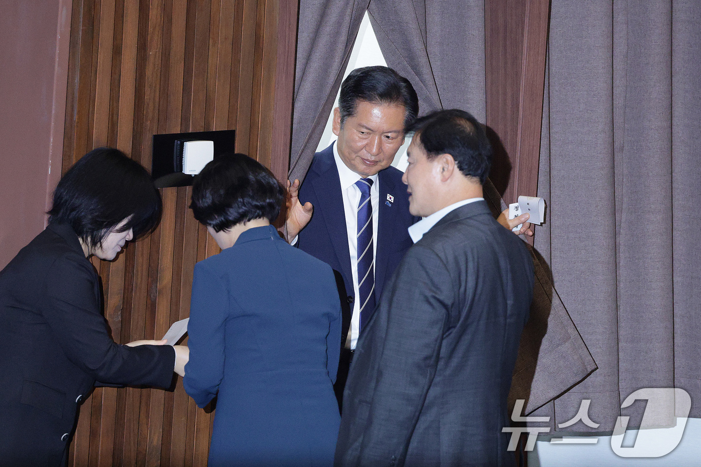 (서울=뉴스1) 신웅수 기자 = 정청래 더불어민주당 대표가 29일 서울 여의도 국회에서 열린 제429회 국회(정기회) 제9차 본회의에서 국회에서의 증언·감정 등에 관한 법률 일부개 …