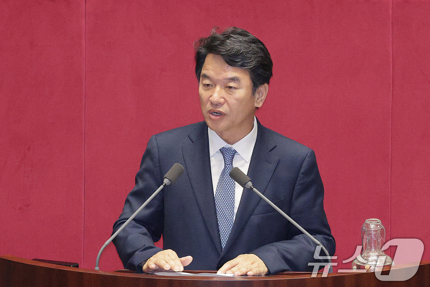 (서울=뉴스1) 신웅수 기자 = 문진석 더불어민주당 의원이 29일 서울 여의도 국회에서 열린 제429회 국회(정기회) 제9차 본회의에서 국회에서의 증언·감정 등에 관한 법률 일부개 …