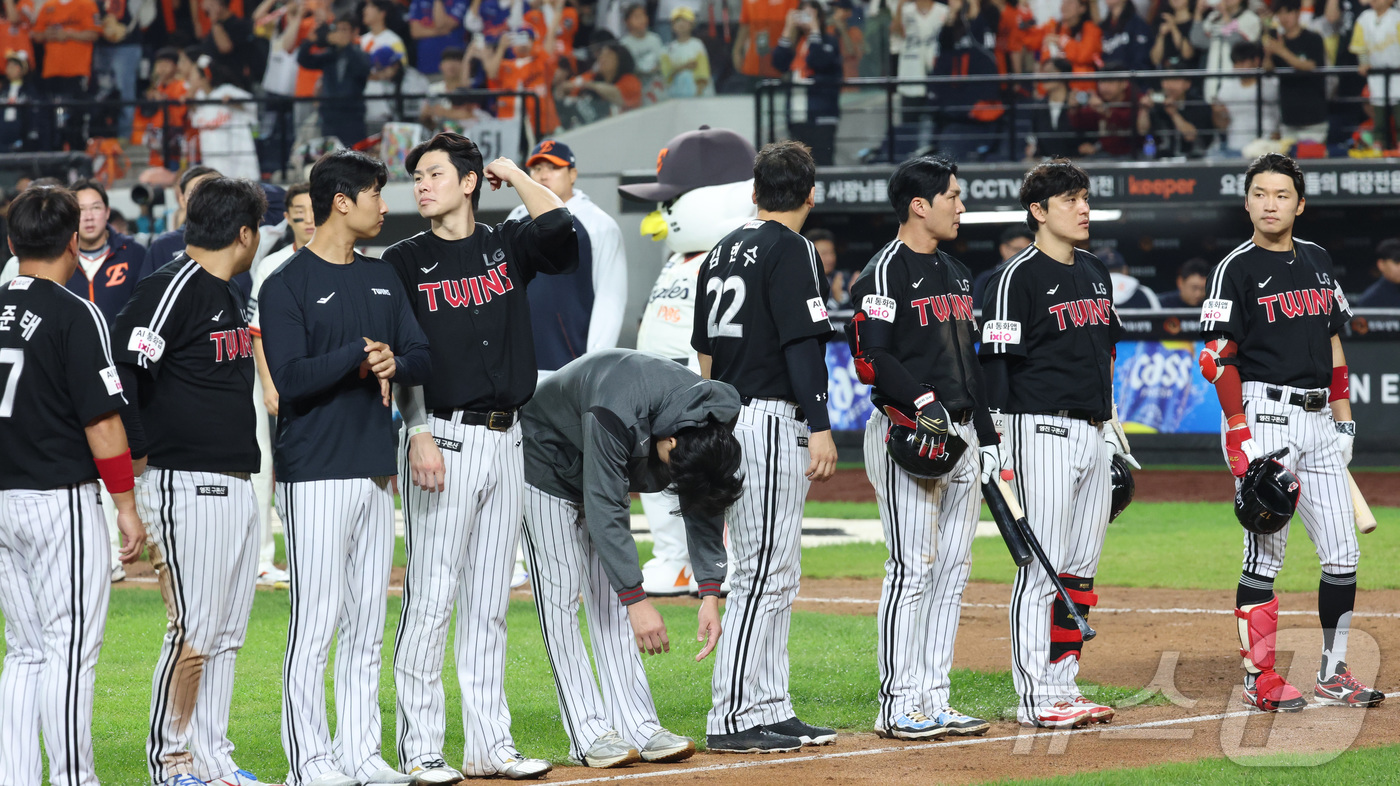 (대전=뉴스1) 김기남 기자 = 29일 대전 한화생명볼파크에서 열린 프로야구 '2025 신한 SOL 뱅크 KBO리그' 한화이글스 대 LG트윈스 경기에서 한화이글스가 승리하며 정규리 …