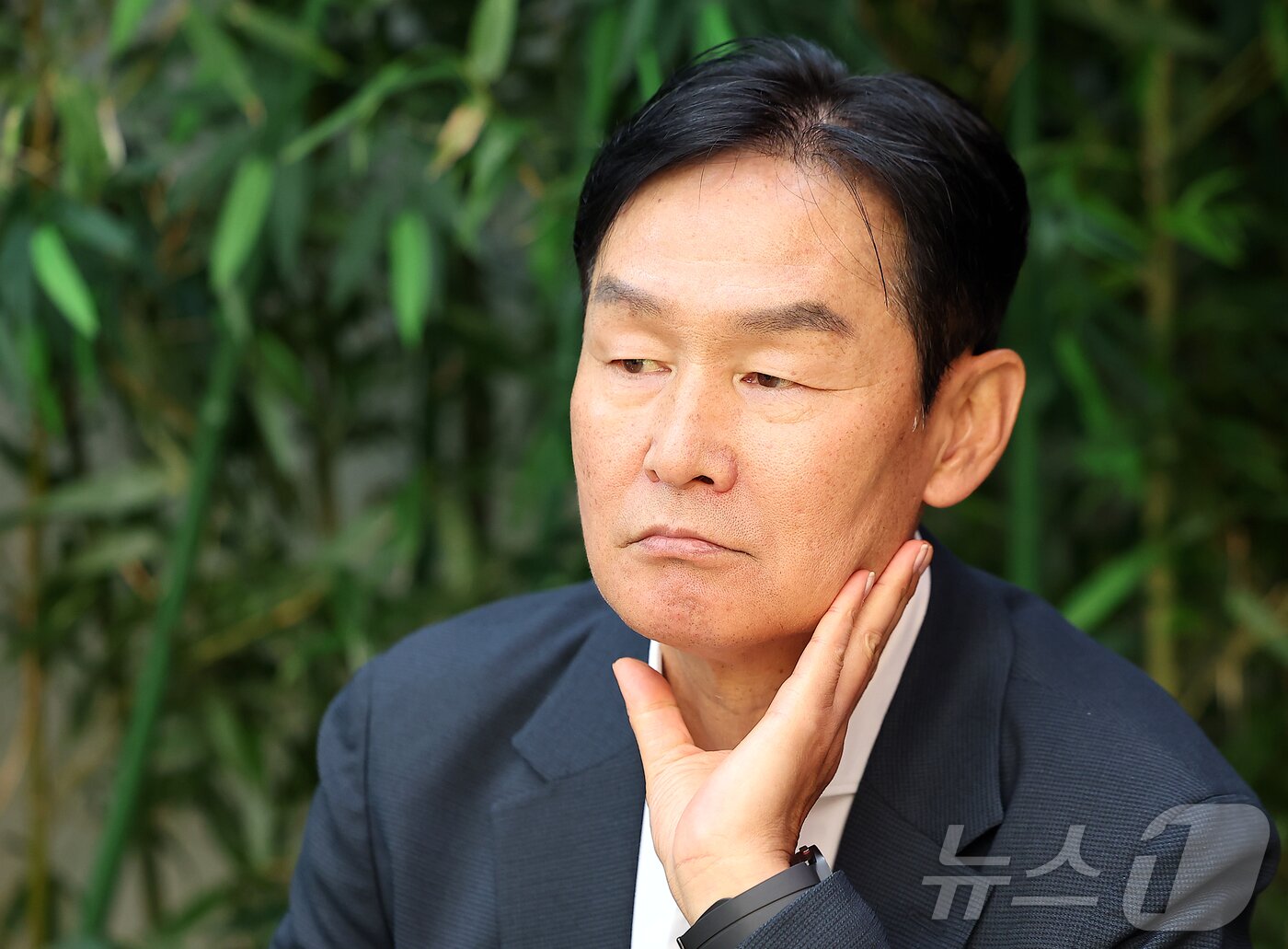 본문 이미지 - 최용수 전 감독이 29일 오후 서울 강남구의 한 식당에서 뉴스1과 인터뷰를 하고 있다. 2025.9.29/뉴스1 ⓒ News1 김진환 기자