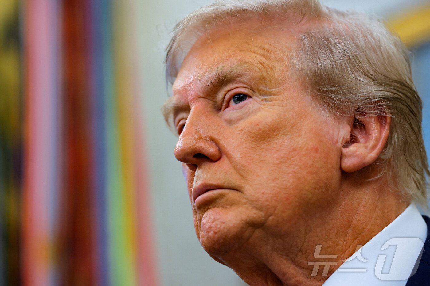 본문 이미지 - 도널드 트럼프 미국 대통령이 2일&#40;현지시간&#41; 미국 워싱턴DC 백악관 집무실에서 우주사령부 본부를 콜로라도에서 앨라배마 헌츠빌로 이전할 것을 발표하는 행사에서 질문을 듣고 있다. 2025.09.02. ⓒ 로이터=뉴스1 ⓒ News1 류정민 특파원