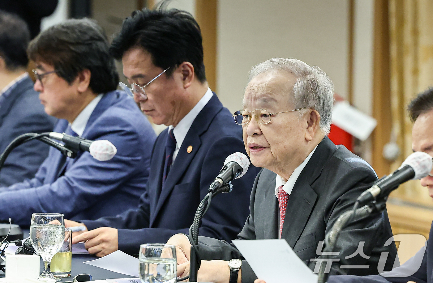 (서울=뉴스1) 김도우 기자 = 손경식 한국경영자총협회 회장이 3일 서울 중구 프레스센터에서 열린 고용노동부 장관 초청 주요 기업 CHO 간담회에서 인사말을 하고 있다. 2025. …