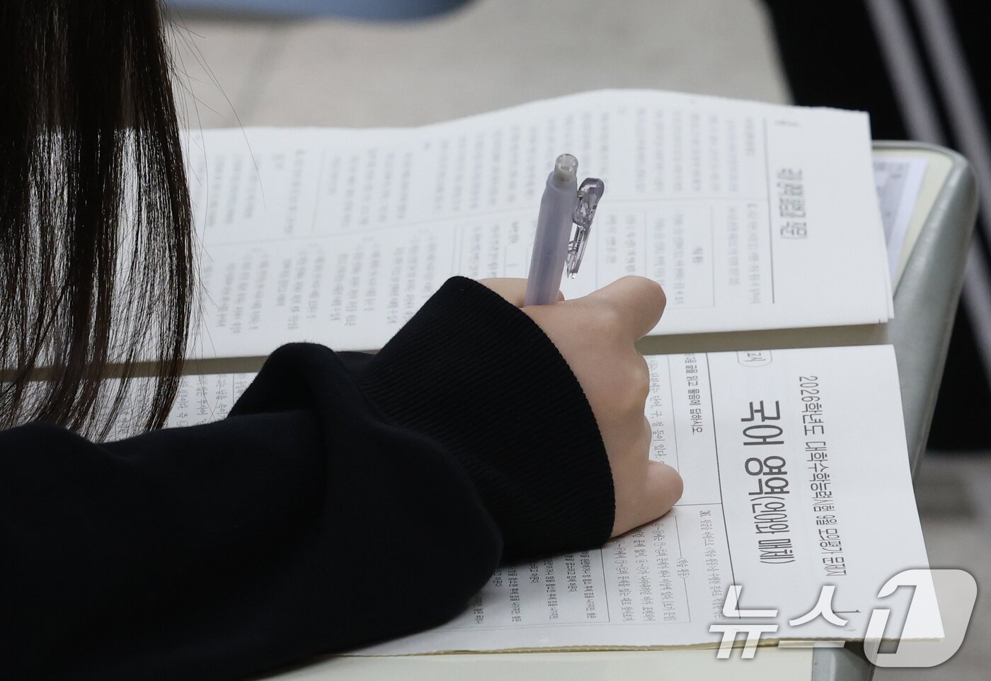 본문 이미지 - 3일 오전 경기 화성시 동탄고등학교에서 3학년 학생들이 한국교육과정평가원 주관 2026학년도 대학수학능력시험&#40;수능&#41; 9월 모의평가를 치르고 있다. 2025.9.3/뉴스1 ⓒ News1 김영운 기자