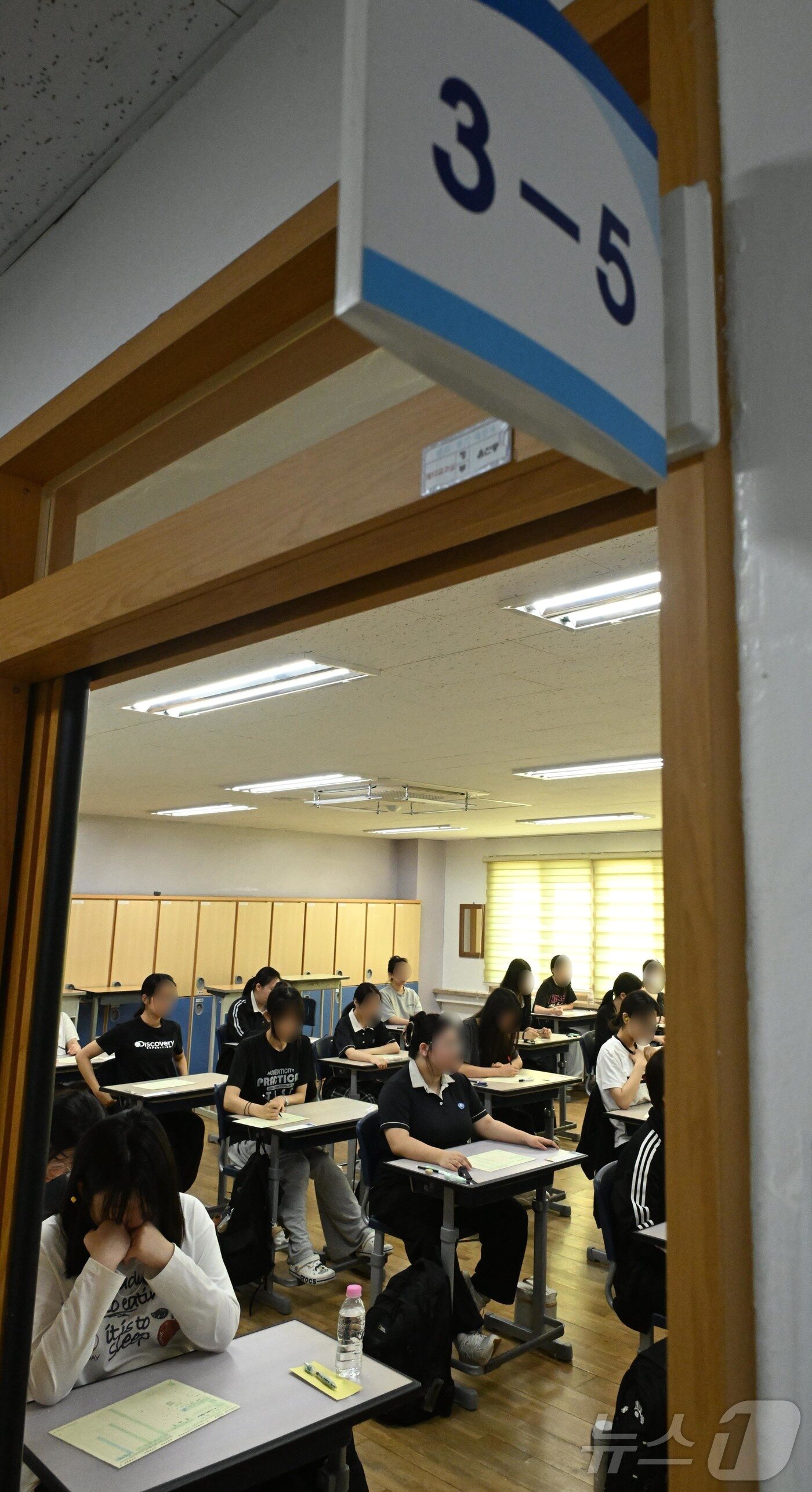 본문 이미지 - 2026학년도 대학수학능력시험이 열리기 전 마지막 모의평가를 3일 여의도여고 3학년들이 교실에서 시험 보고 있다. 2025.9.3/뉴스1 ⓒ News1 사진공동취재단