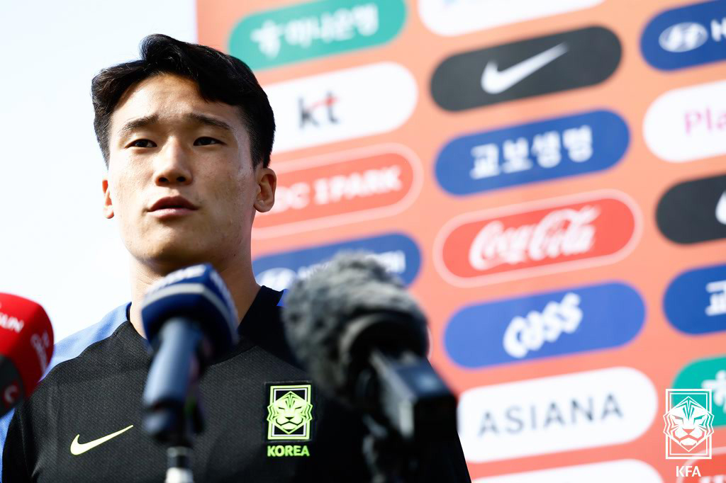 (서울=뉴스1) 김진환 기자 = 대한민국 축구국가대표팀 이태석이 2일(현지시간) 미국 뉴욕주 아이칸 스타디움에서 공식훈련을 앞두고 인터뷰를 하고 있다. (대한축구협회 제공, 재판매 …