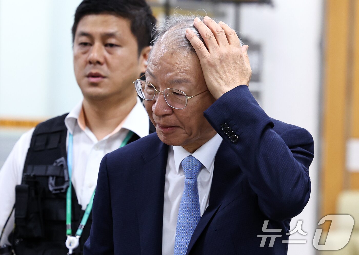 본문 이미지 - &#39;사법농단&#39; 의혹을 받는 양승태 전 대법원장이 3일 오전 서울 서초구 서울고등법원에서 열린 직권남용 권리 행사 방해 혐의 2심 결심 공판에 출석하고 있다. &#40;공동취재&#41; 2025.9.3/뉴스1 ⓒ News1 오대일 기자