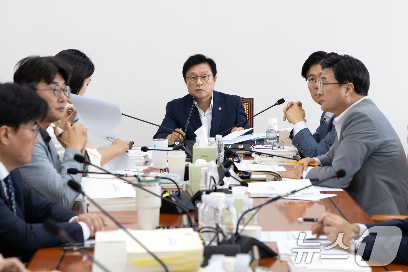 본문 이미지 - 박형수 국회 예산결산특별위원회 소위원장이 지난 9월 3일 서울 여의도 국회에서 열린 제1차 결산심사소위원회를 주재하고 있다. 2025.9.3/뉴스1 ⓒ News1 이승배 기자