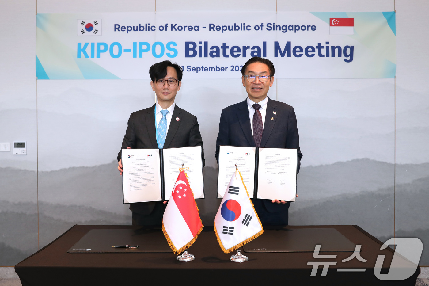 (서울=뉴스1) = 특허청은 제8차 한-아세안 특허청장회의를 계기로 지난 1일부터 서울 마포구 호텔 나루 서울 엠갤러리에서 아세안 8개국 및 참관국 동티모르와 고위급·청장 회담을 …