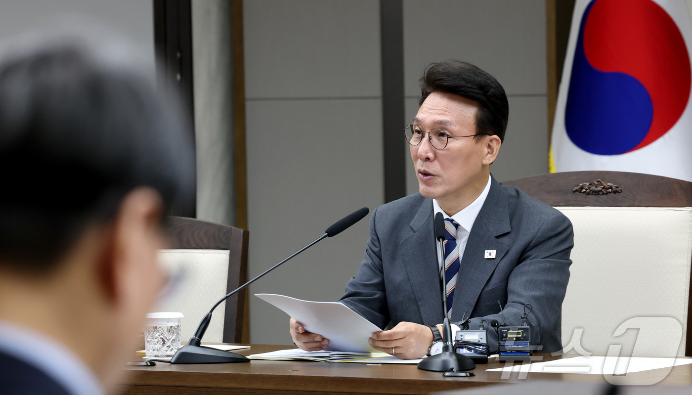 (세종=뉴스1) 김기남 기자 = 김민석 국무총리가 3일 오전 세종시 정부세종청사 총리실 영상회의실에서 열린 국정현안관계장관회의를 주재하며 발언하고 있다. 2025.9.3/뉴스1