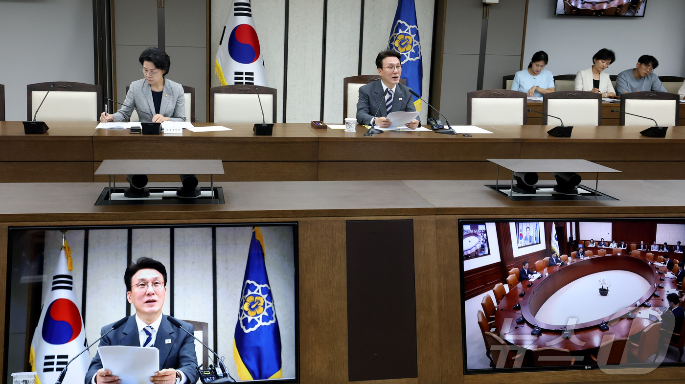 (세종=뉴스1) 김기남 기자 = 김민석 국무총리가 3일 오전 세종시 정부세종청사 총리실 영상회의실에서 열린 국정현안관계장관회의를 주재하며 발언하고 있다. 2025.9.3/뉴스1