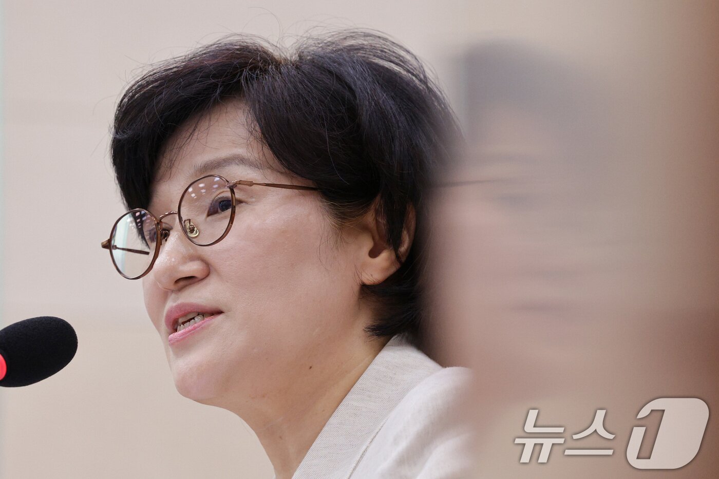 본문 이미지 - 원민경 여성가족부 장관 후보자가 3일 오전 서울 여의도 국회 여성가족위원회에서 열린 인사청문회에서 의원 질의에 답변하고 있다. 2025.9.3/뉴스1 ⓒ News1 신웅수 기자