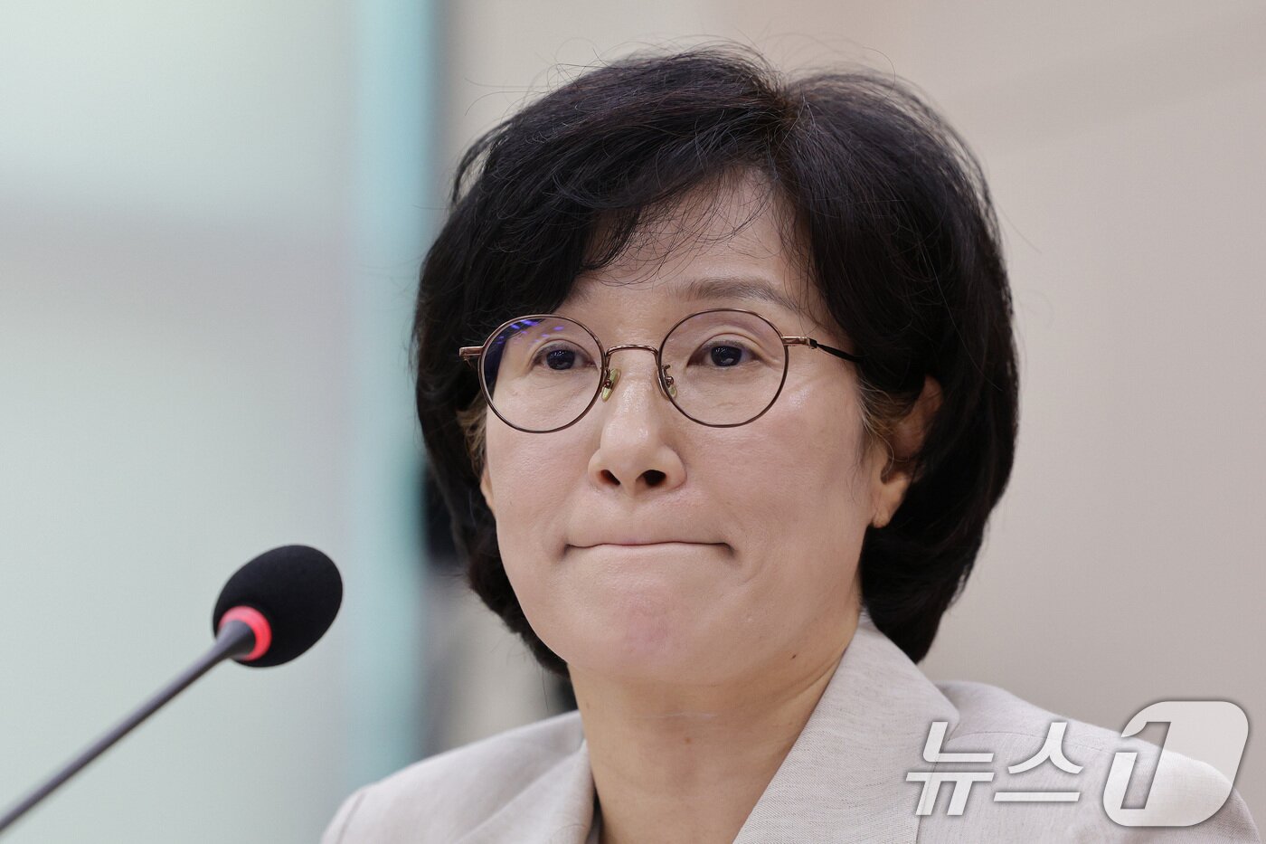 본문 이미지 - 원민경 여성가족부 장관 후보자가 3일 오전 서울 여의도 국회 여성가족위원회에서 열린 인사청문회에서 의원 질의를 듣고 있다. 2025.9.3/뉴스1 ⓒ News1 신웅수 기자