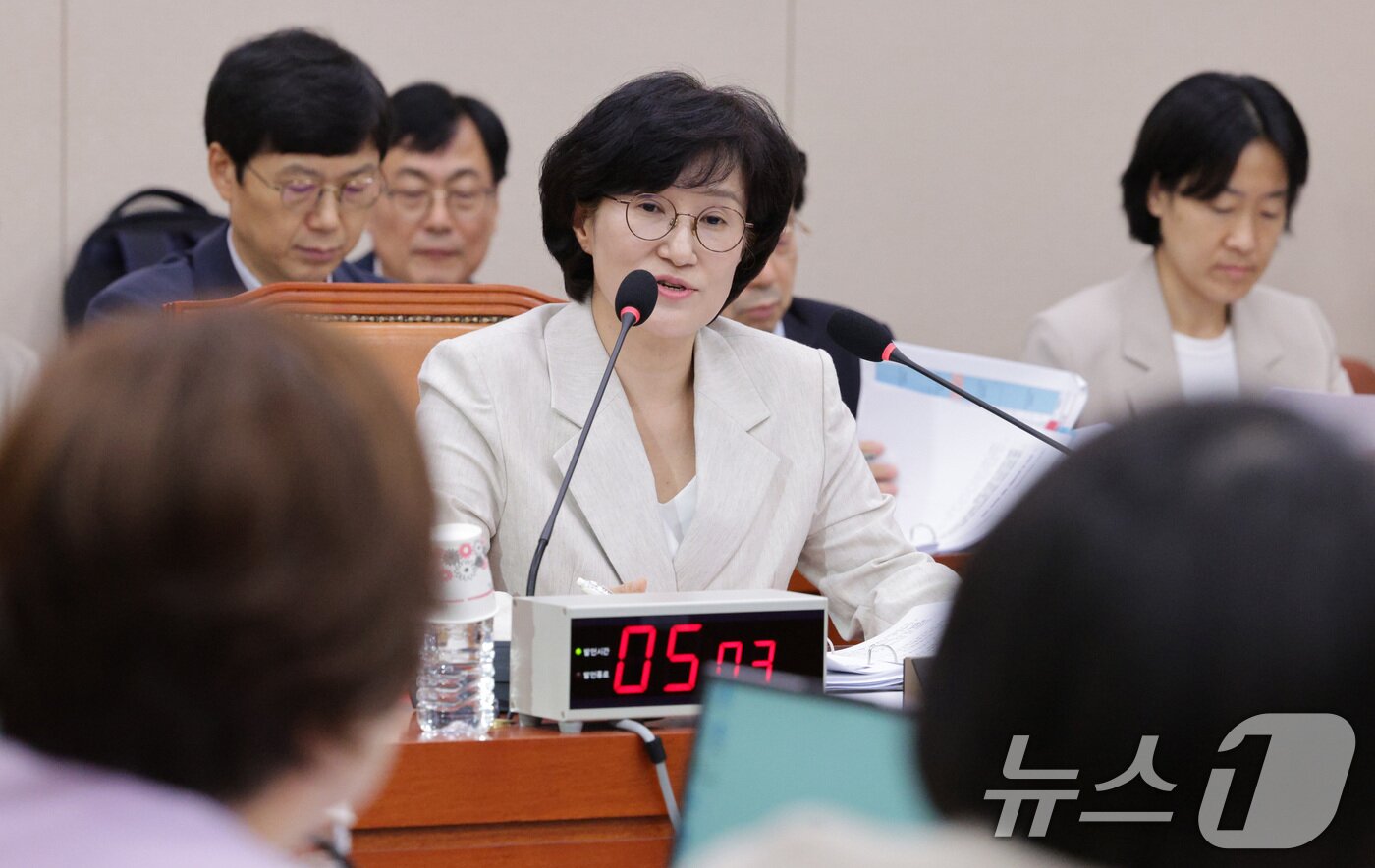 본문 이미지 - 원민경 여성가족부 장관 후보자가 3일 오전 서울 여의도 국회 여성가족위원회에서 열린 인사청문회에서 의원 질의에 답변하고 있다. 2025.9.3/뉴스1 ⓒ News1 신웅수 기자