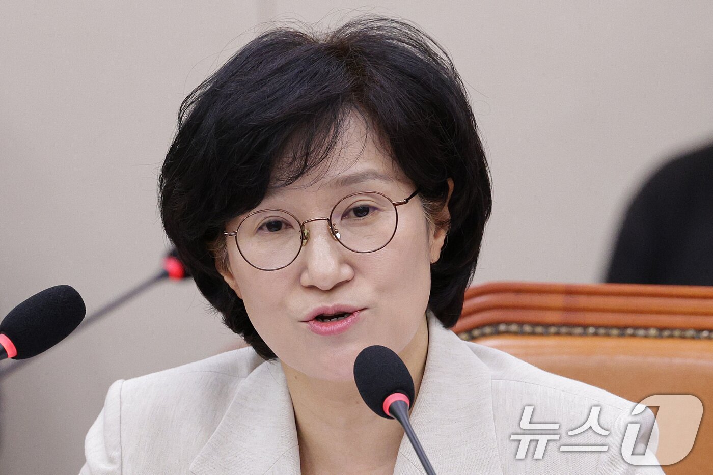 본문 이미지 - 원민경 여성가족부 장관 후보자가 3일 오전 서울 여의도 국회 여성가족위원회에서 열린 인사청문회에서 의원 질의에 답변하고 있다. 2025.9.3/뉴스1 ⓒ News1 신웅수 기자