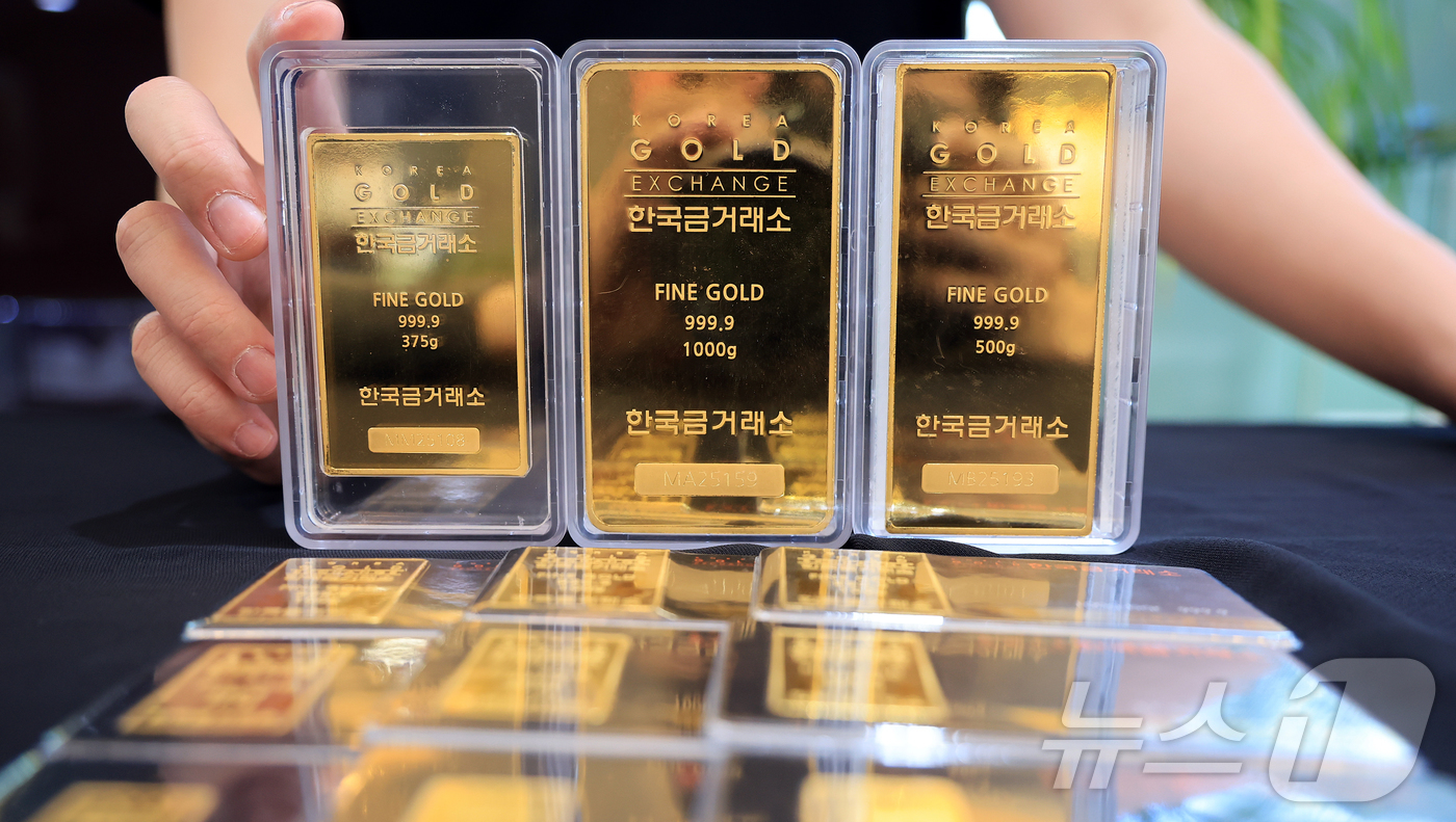 국제 금값, 관세 불확실성에 사상 최고치 기록 - 뉴스1