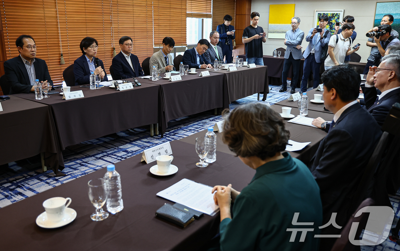 (서울=뉴스1) 김도우 기자 = 정은경 보건복지부 장관이 3일 서울 시내 한 호텔에서 열린 보건의약단체장 간담회에서 모두발언을 하고 있다. 2025.9.3/뉴스1