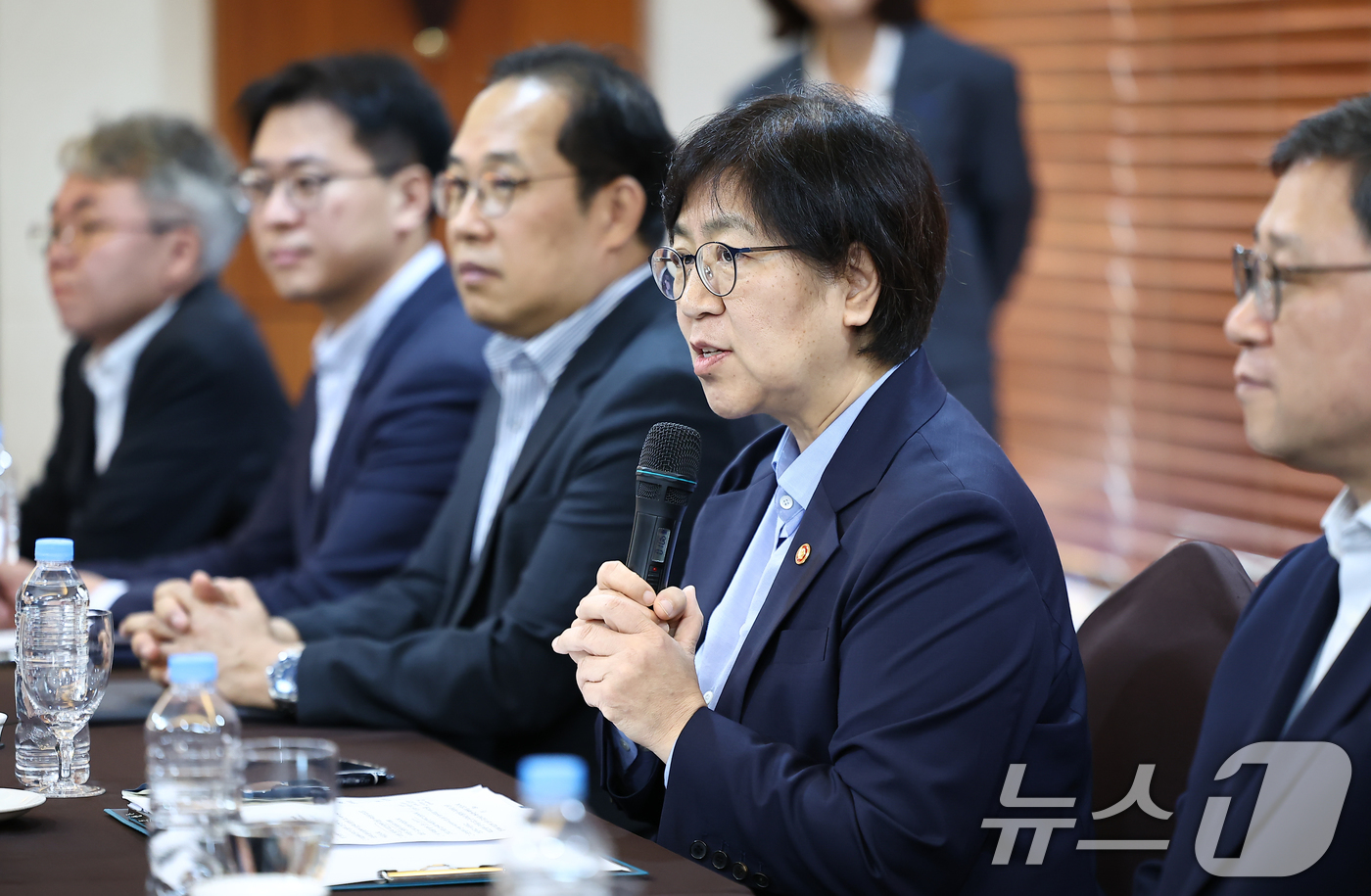 (서울=뉴스1) 김도우 기자 = 정은경 보건복지부 장관이 3일 서울 시내 한 호텔에서 열린 보건의약단체장 간담회에서 모두발언을 하고 있다. 2025.9.3/뉴스1